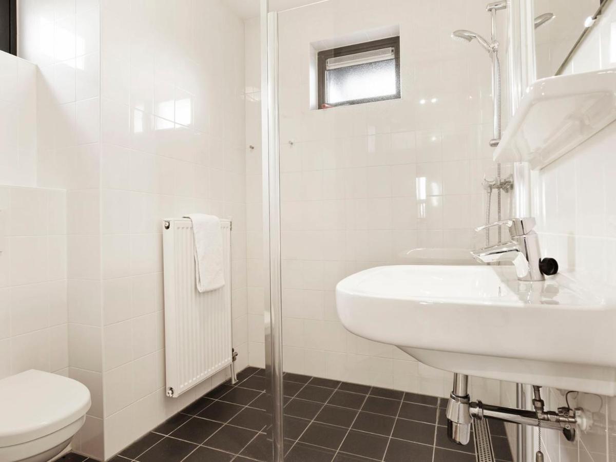 Landal Waterpark Sneekermeer Hotel Terherne Room photo